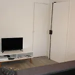 Bienvenus A L'Appartement Rouge