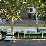 Le Hugo Au Fil Du Canal