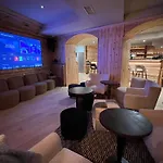 Everest Hotel