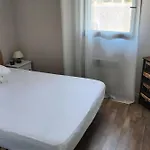 Accommodation Just A Stone'S Throw From The Sea