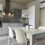 Appartement Avec Cour A Cote De La Plage