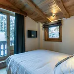 Appartement De Prestige Avec Cheminee Au Centre De Val-D'Isere, A Proximite Des Pistes Et Commerces - Fr-1-694-205