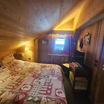 Bel Appartement Tout En Bois Dans Un Chalet