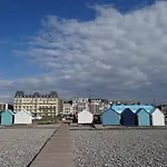 Appartement Lumineux Au Centre De Dieppe, Calme Et Confortable