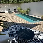 Maison Contemporaine Avec Piscine Privee Chauffee, Entre Plages Et Provence, Borne 11 Kw
