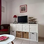 Studio Cabine Climatise, Parking, Proche Mer A Banyuls, 4 Couchages - Fr-1-225C-150