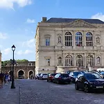 Appartement Spacieux Et Moderne, En Plein Centre