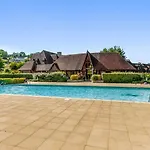 Charming House With Garden In Residence With Pool