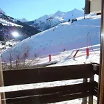 Bel Appartement Avec Balcon, Au Pied Des Pistes A Meribel - Ideal Pour Vos Vacances - Fr-1-355-188