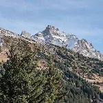 Bel Appartement Avec Balcon, Au Pied Des Pistes A Meribel - Ideal Pour Vos Vacances - Fr-1-355-188