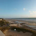Les Pieds Presque Dans L'Eau