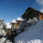 Duplex 5 Pieces Avec Mezzanine, Parking Et Proche Des Pistes A Meribel - Fr-1-180-635