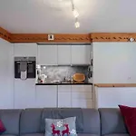 Appartement Pour 9 Avec Acces Piscine Et Spa A Meribel - Fr-1-566-71