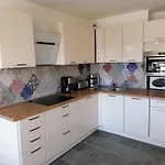 Appartement Refait 2 Pieces Avec Piscine Et Parking - Fr-1-731-106