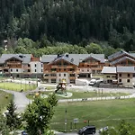 Appartement Cosy Avec Balcon, Parking Et Wi-Fi A Champagny-En-Vanoise - Fr-1-638-13