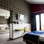 Langley Hotel Tango
