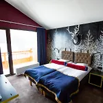 Langley Hotel Tango