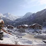 Appartement Lumineux Avec Balcon A Meribel, Proche Pistes Et Commerces - Fr-1-355-128