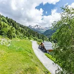 Chalet Cosy A Meribel Avec Mezzanine Et Cuisine Equipee - Fr-1-355-100
