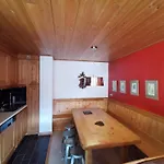 Bel Appart T2 Avec Balcon Proche Pistes Et Commerces A Meribel - Fr-1-355-70