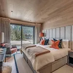 7Br Ski-In Ski-Out Chalet In Courchevel