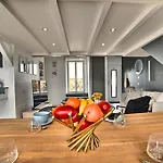 Precieux - Parking Gratuit, Climatisation, Tv 4K, Fibre, Terrasse, Entierement Renove