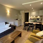 Appartement Renove A Meribel, Acces Facile Aux Pistes, Balcon, Casier A Ski - Fr-1-355-262