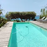 Confortable Villa En Bord De Mer Avec Piscine