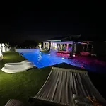 Fabuleuse Villa Marseille -7 Chambres -14 Pers Avec Grande Piscine 2 Jacuzzis