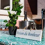 La Maison Du Bonheur Ares 30 Personnes Avec Piscines Chauffees