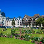 Superbe Appartement Renove A Cabourg, Face A La Mer Pour 2 - Fr-1-788-33