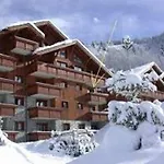 Appartement 2 Chambres Avec Piscine Et Spa, Au Pied Des Pistes A Meribel Village - Fr-1-566-37