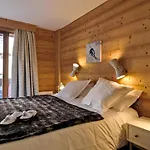 Luxueux Appartement 2 Chambres Au Coeur De Courchevel 1850, Balcon, Parking Et Services Inclus - Fr-1-613A-7