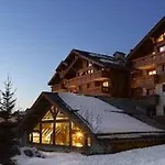 Appartement Ski Aux Pieds Avec Piscine, Spa Et Terrasse Ensoleillee A Meribel Village - Fr-1-566-57