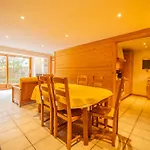 Appartement 3 Chambres Avec Terrasse, Centre Village, Piste Et Commerces A Pied, Garage Et Wifi - Fr-1-437-104