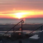 Beautiful Family Home Near Beach Sainte-Cecile
