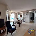 Vaste Appartement Avec Vue Sur Le Port De Plaisance