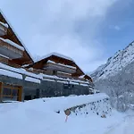 New Apartment In Chalet Vaujany, Classified 4 Etoiles