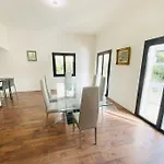 La Villa Lou Castel