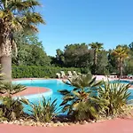 Charmant Chalet 3 Pieces Avec Piscine, Parking, A Mont Saint Loup. - Fr-1-702-63