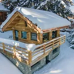 Mazot Renove A Courchevel 1850, Skis Aux Pieds, Pour 4 Adultes Et 2 Enfants - Fr-1-564-83
