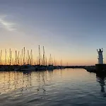 3 Pieces Plein Centre, Parking, 400M Plage