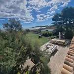 Mas Au Bord De L'Etang