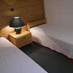 Appartement A Meribel, Au Pied Des Pistes, Avec Balcon Et Casier A Skis - Fr-1-355-137