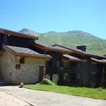 Meribel: Appartement 3 Pieces Avec Mezzanine, Balcon, Acces Direct Aux Pistes - Fr-1-355-186