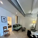 Chic, Charmant Et Lumineux ~ Design Apartment 2 Chambres Avec Balcon