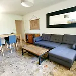Bas De Villa Avec Piscine