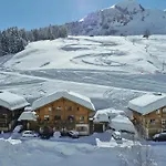 Grand Chalet Mitoyen, 10 Chambres, 20 Pers, Pied De Pistes, Garages, Wi-Fi, Linge Inclus! - Fr-1-391-114