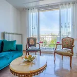 Bright Flat Close To The Beach