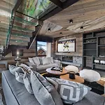 Chalet De Luxe Avec Jacuzzi, Salle Cinema Et Piscine Au Centre De Megeve - Fr-1-569-10